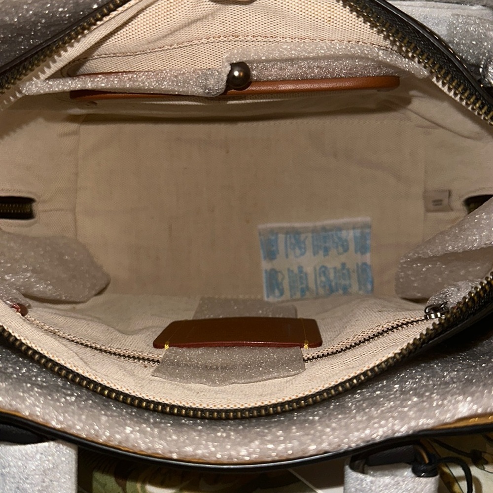 New Women's Black Dakotah Satchel - Picture 12 of 16